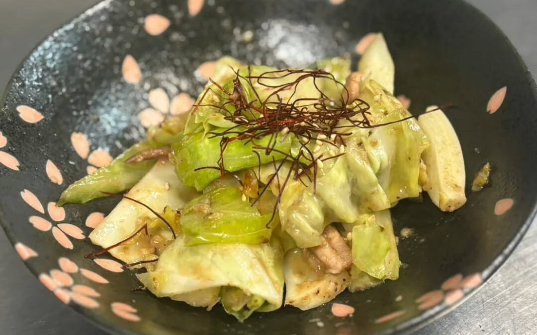 ★春キャベツアンチョビ塩辛炒め★